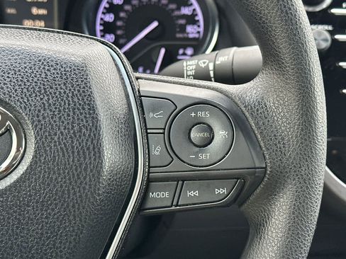 Used 2018 Toyota Camry LE image 25