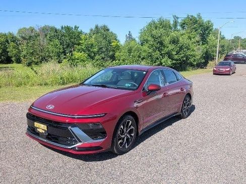 Used 2025 Hyundai Sonata SEL FWD image 1
