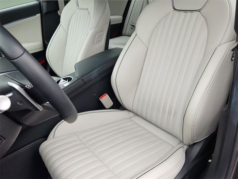 Used 2025 Genesis G70 2.5T w/ Sport Prestige Package image 16