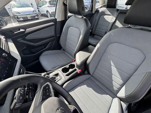 Used 2025 Volkswagen Jetta SE image 35