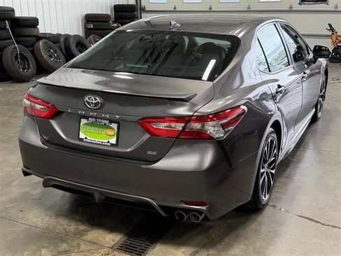 Used 2019 Toyota Camry SE w/ Carpet Mat Package FWD image 3