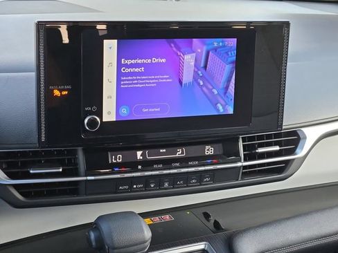 Certified 2025 Toyota Sienna LE FWD image 19