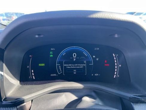 Used 2025 Toyota Camry SE image 11