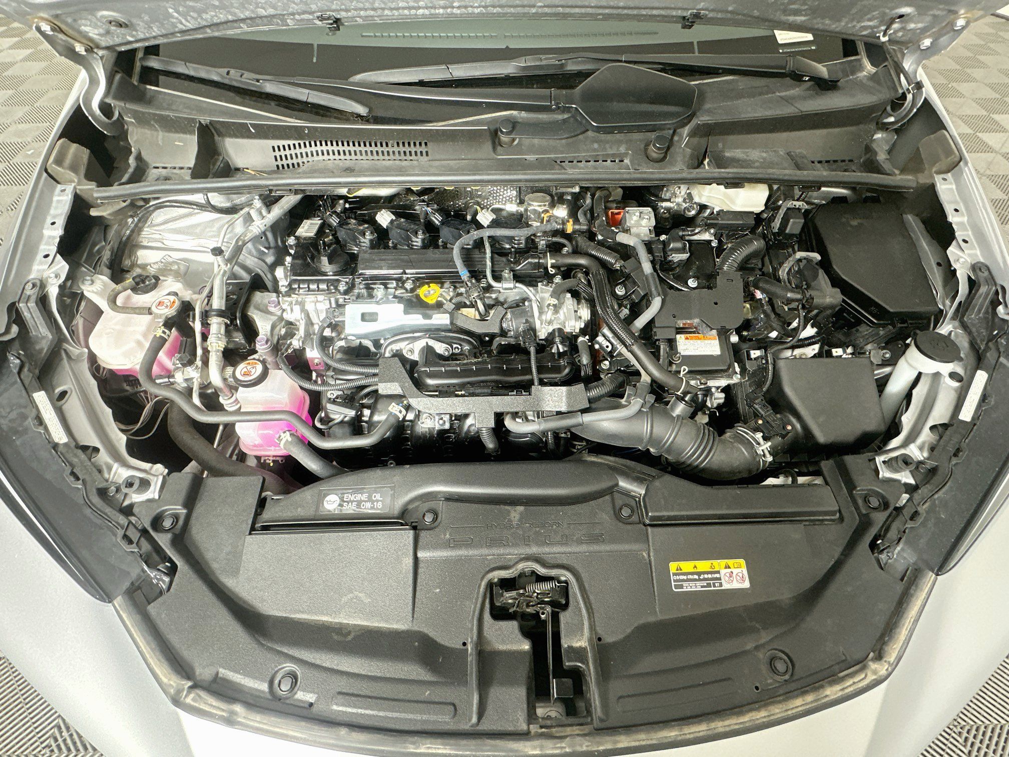 Used 2025 Toyota Prius LE FWD image 31