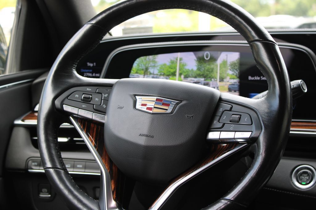 Used 2021 Cadillac Escalade Premium Luxury AWD/4WD image 11