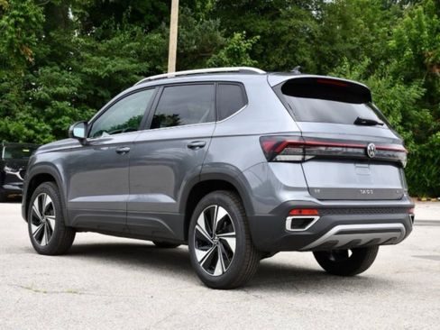 New 2025 Volkswagen Taos SE image 5