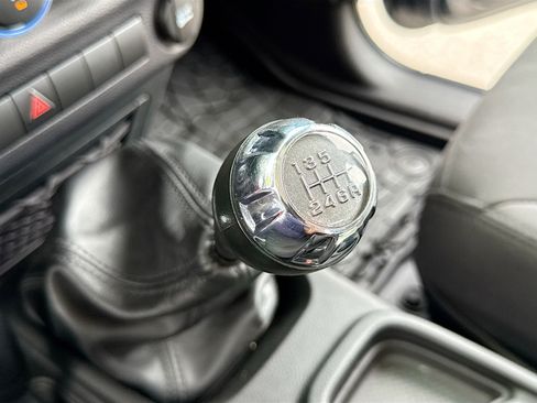 Used 2017 Jeep Wrangler Unlimited Sport AWD/4WD image 12