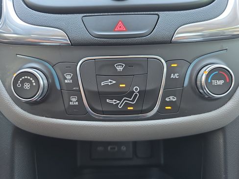 Used 2019 Chevrolet Equinox LS FWD image 26