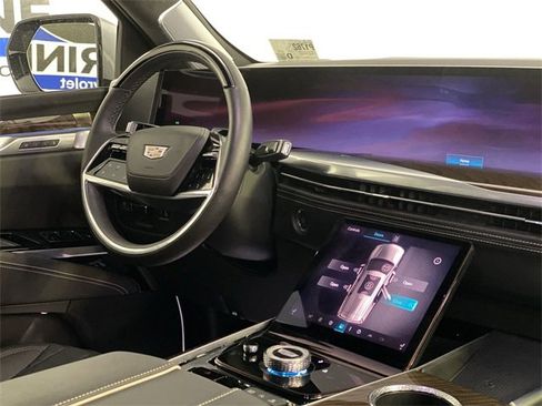 Used 2025 Cadillac Escalade Premium Luxury Platinum image 10