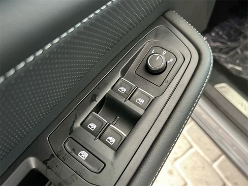 New 2026 Volkswagen Atlas SE image 12