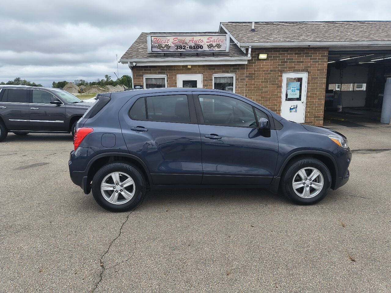 Used 2019 Chevrolet Trax LS FWD image 2