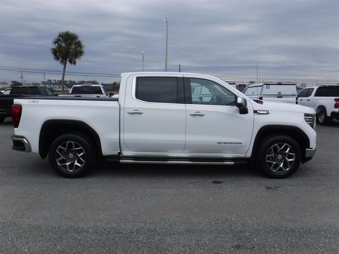 Used 2023 GMC Sierra 1500 SLT image 3