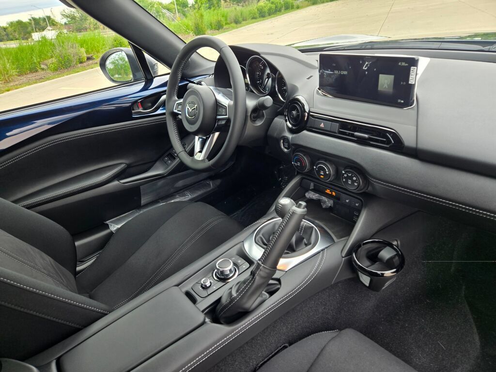 New 2026 MAZDA MX-5 Miata Club w/ Weather Package RWD image 5