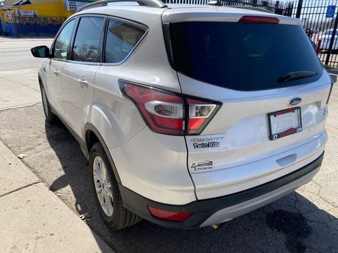 Used 2018 Ford Escape SE w/ SE SYNC Package image 2