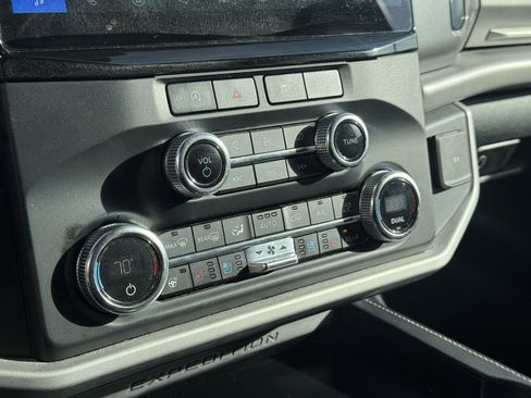 Used 2024 Ford Expedition Max XLT image 19
