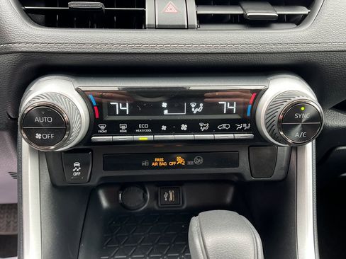 Used 2025 Toyota RAV4 XLE image 17