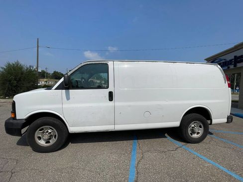 Used 2012 Chevrolet Express 3500 image 8