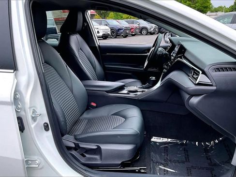 Used 2024 Toyota Camry SE FWD image 9