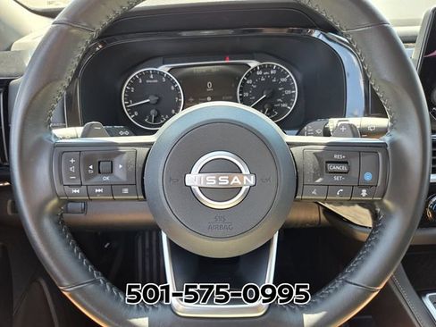 Used 2025 Nissan Pathfinder SV FWD image 28