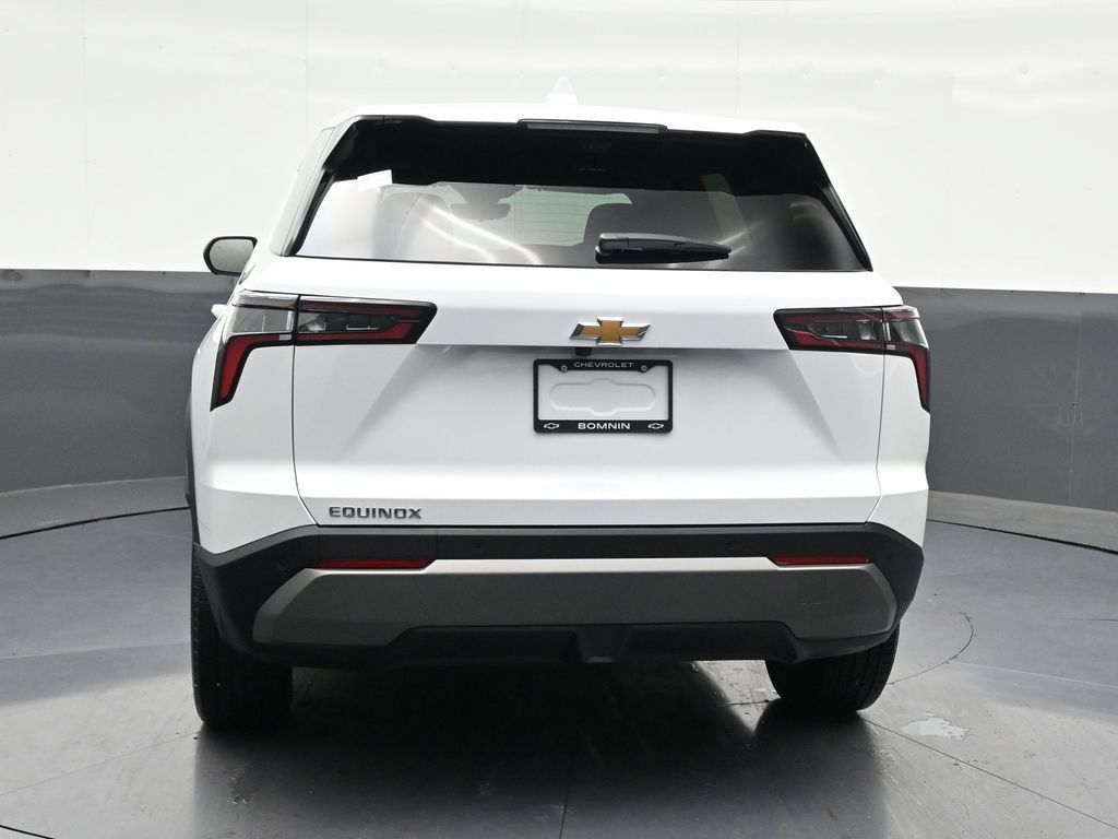 Used 2026 Chevrolet Equinox LT w/ Safety and Technology Package FWD image 4