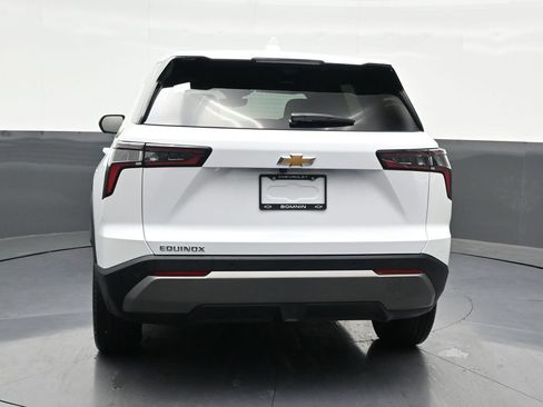 Used 2026 Chevrolet Equinox LT w/ Safety and Technology Package FWD image 4