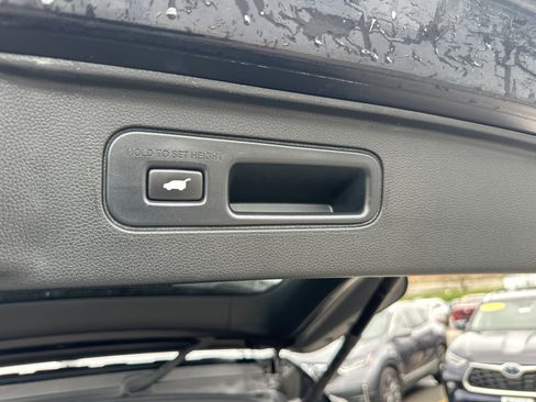 Certified 2023 Honda Pilot Touring image 11