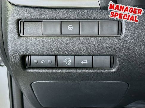 Used 2024 Nissan Rogue SV FWD image 11