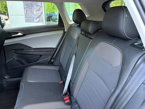 Used 2023 Volkswagen Taos SE image 25