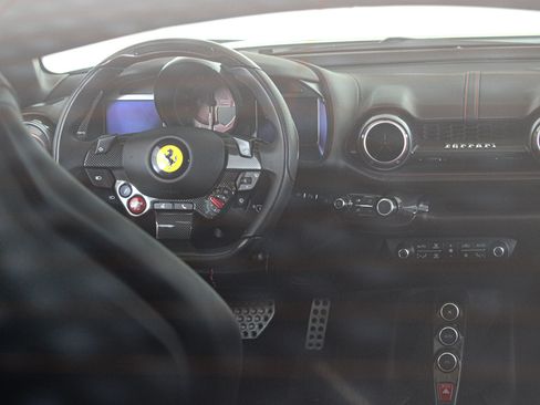Used 2020 Ferrari 812 Superfast RWD image 32