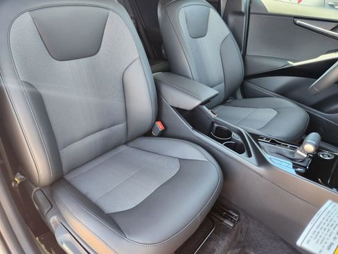 New 2025 Kia Niro EX image 14