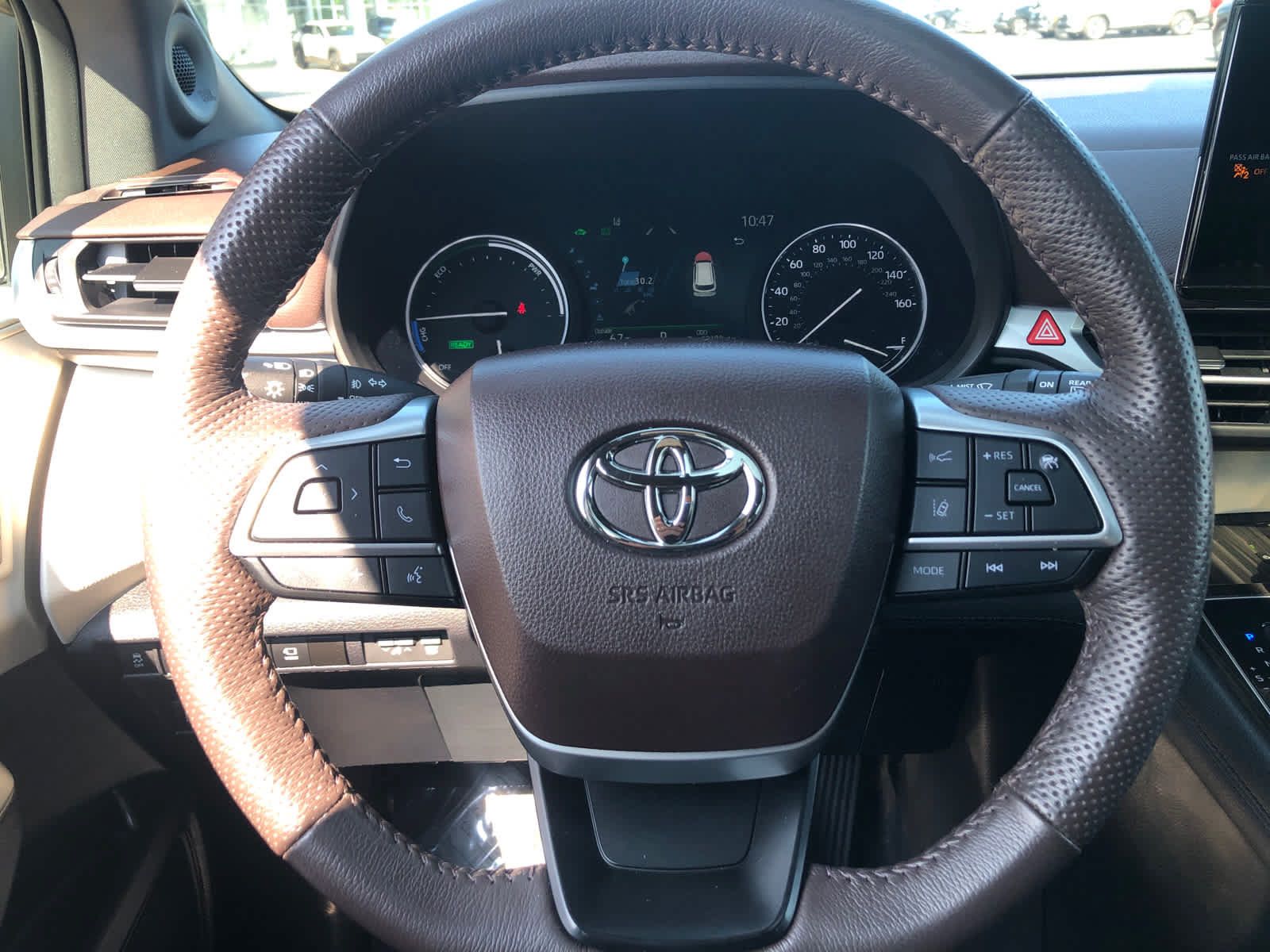 Used 2024 Toyota Sienna Platinum FWD image 9