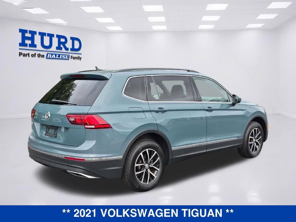 Used 2021 Volkswagen Tiguan SE FWD image 3