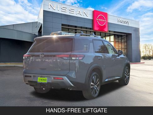 New 2025 Nissan Pathfinder Platinum w/ Cargo Package image 8
