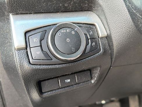 Used 2017 Ford Explorer XLT w/ XLT Appearance Package image 8