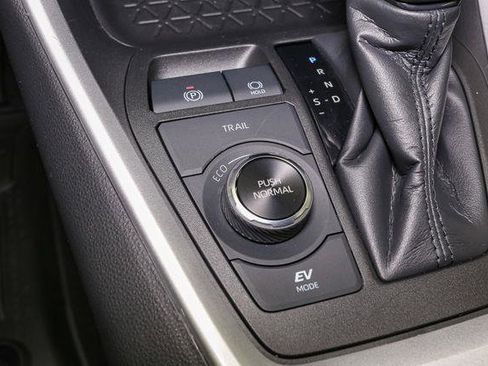 Used 2022 Toyota RAV4 LE image 30