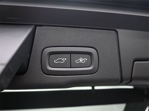 Used 2023 Volvo XC60 B5 Plus w/ Climate Package image 31