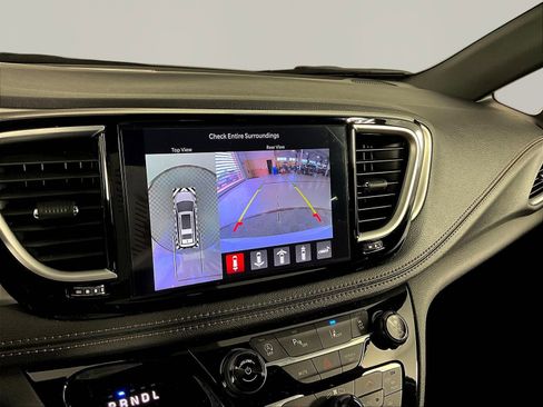 Used 2026 Chrysler Pacifica Pinnacle FWD image 14