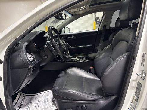 Used 2019 Kia Stinger Premium image 21