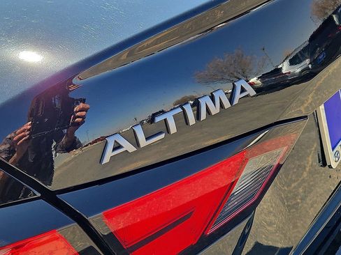 Used 2025 Nissan Altima 2.5 SV image 14