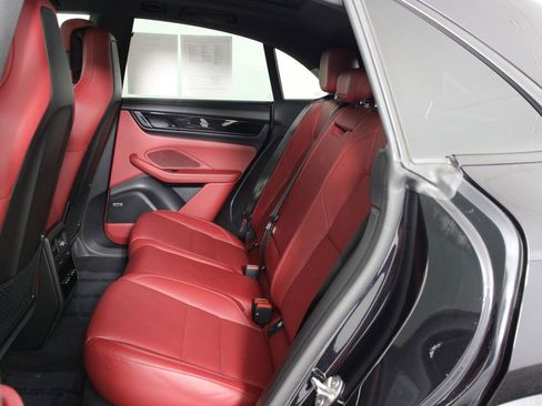 Certified 2025 Porsche Macan 4 Electric image 31