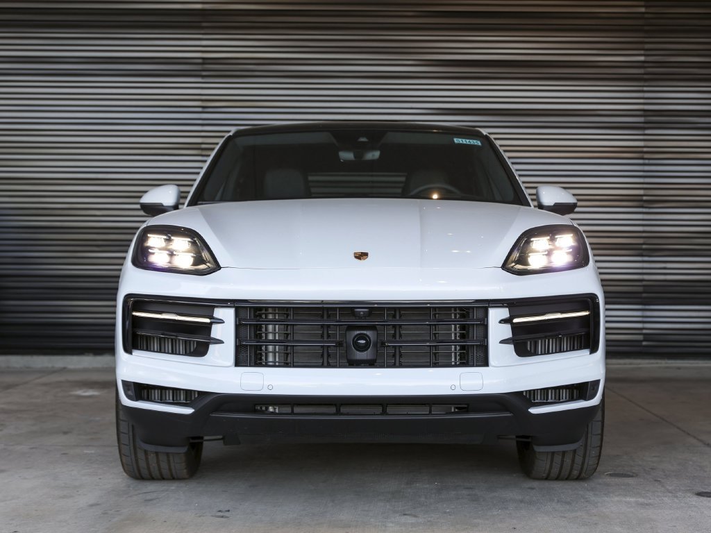 Certified 2026 Porsche Cayenne Coupe AWD/4WD image 4