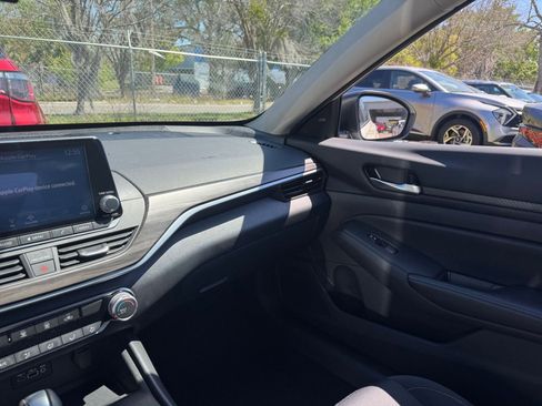 Used 2025 Nissan Altima 2.5 SV image 35