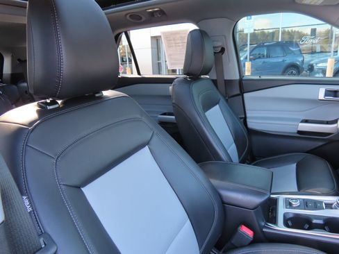 Used 2024 Ford Explorer XLT w/ Equipment Group 202A image 32