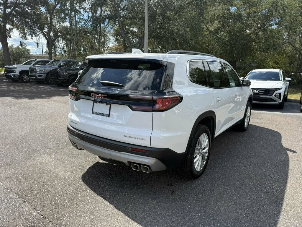 Used 2026 GMC Acadia Elevation w/ Elevation Premium Package FWD image 11
