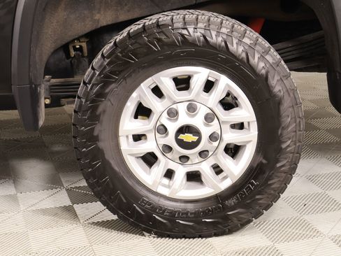 Used 2022 Chevrolet Silverado 2500 LT w/ Convenience Package image 18