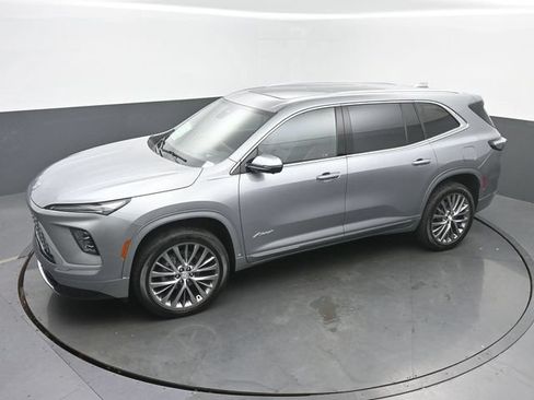 Used 2025 Buick Enclave Avenir w/ LPO, Floor Liner Package AWD/4WD image 39