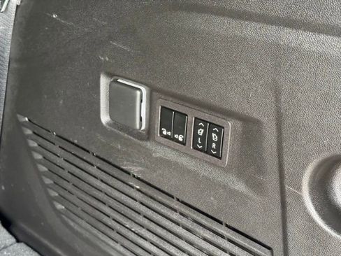 Used 2023 GMC Yukon Denali image 12