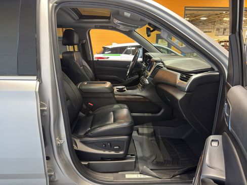 Used 2020 Chevrolet Suburban LT AWD/4WD image 18