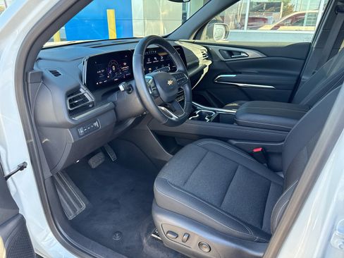 Used 2025 Chevrolet Traverse LT image 21