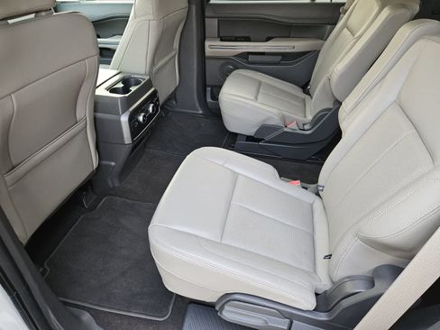 Used 2021 Ford Expedition XLT RWD image 28